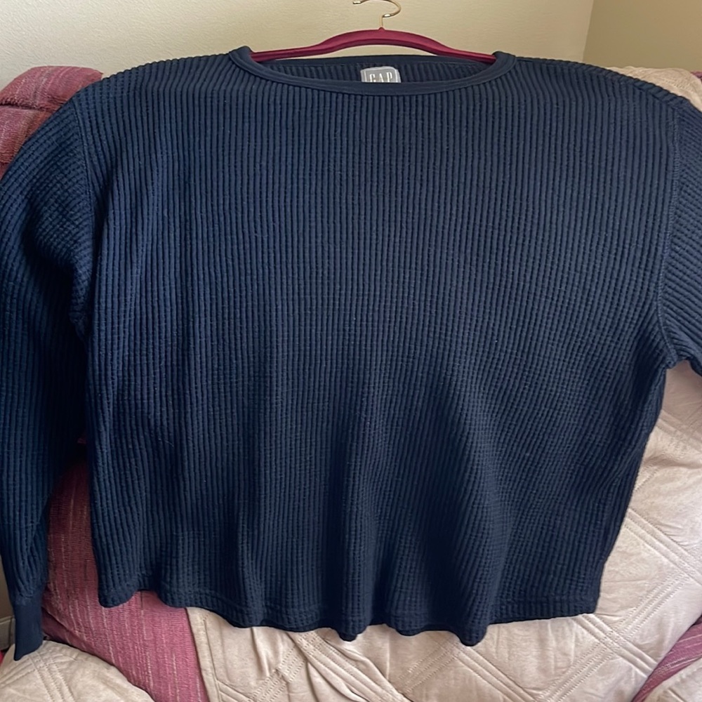 Mens xl gap  sweat shirt heavy cotton  never worn only has plastic tag on it